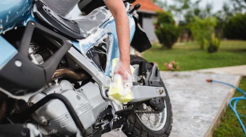 tvätta motorcykel